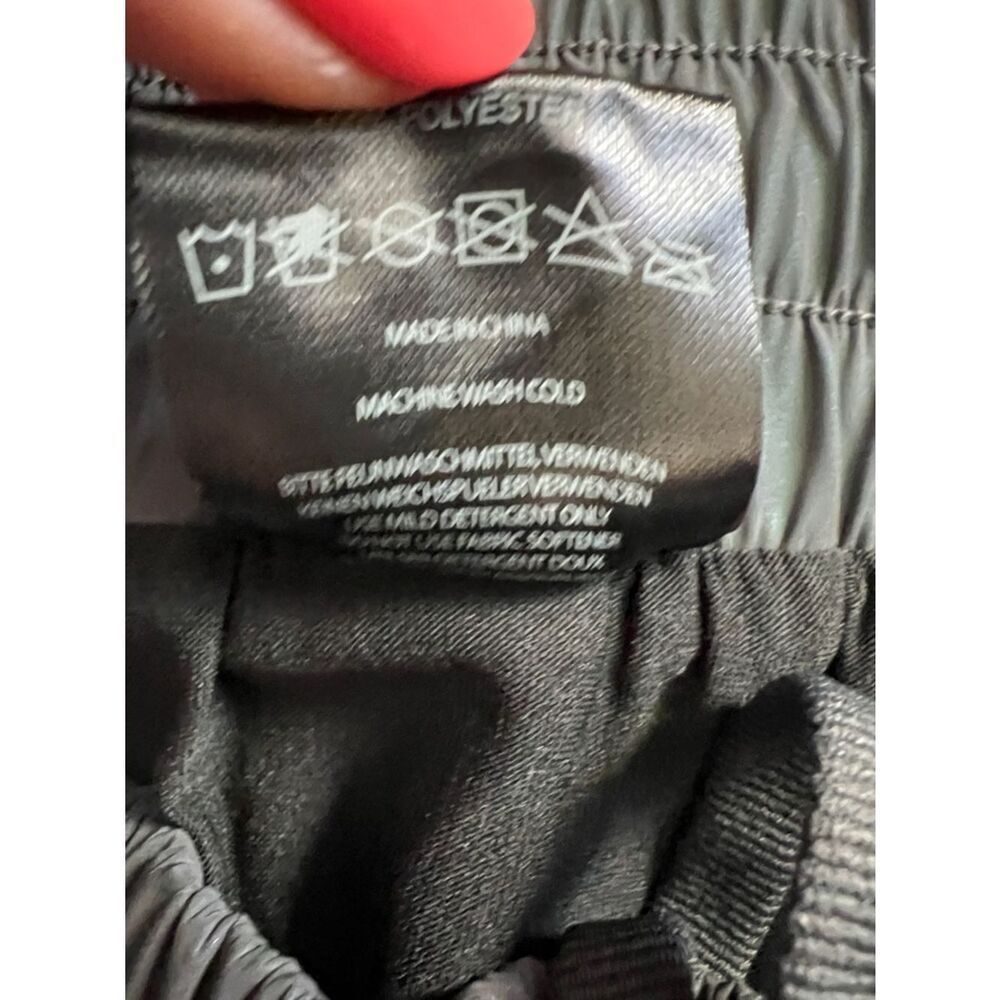 Like New! Curves N Combatboots Holographic Metallic Running Shorts S - Picture 9 of 12